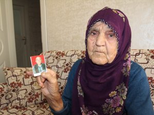 Güllü Nine, Kayıp Kocasını Maniler Söyleyerek Bekliyor