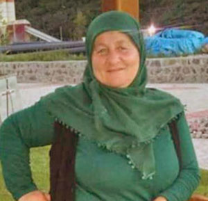 35 Yıllık Eşini Bıçaklayarak Öldürdükten Sonra İntihar Eden Şahıs Ve Karısı Toprağa Verildi