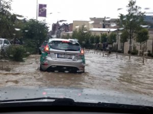 Kosova’da Şiddetli Yağış Sonrası Cadde Ve Sokaklar Göle Döndü