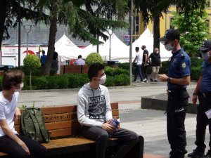 Önce Karantina Uygulamaları Geri Döndü Sonra Maske Takmak Zorunlu Hale Geldi