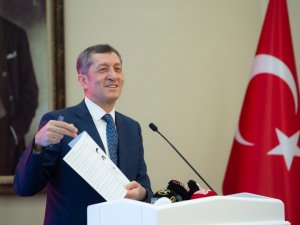 Bakan Selçuk, İlkokul Düzeyinde Hazırlanan "Arkadaş" Adlı Yaz Tatili Kitabını Tanıttı
