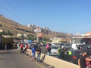 Lübnan Ordusu Protestocuların Kapattığı Yolları Yeniden Açtı