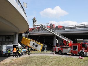 Polonya’daki Otobüs Kazasında Şoför Uyuşturucu Etkisi Altındaydı