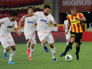 Süper Lig: Göztepe: 1 - Aytemiz Alanyaspor: 2 (İlk Yarı)
