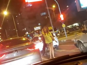 Trafikte Kırmızı Işık Dansı