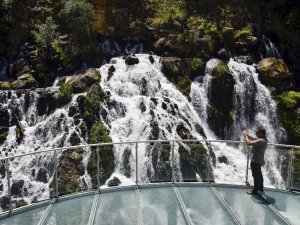 40 Gözeli Şelale Huzur Veriyor