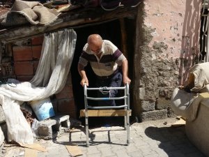 Tek Bacağı İle Yaşam Savaşı Veriyor