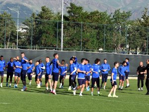 B.b.erzurumspor, Adana Demirspor Karşısında Galibiyetine Kilitlendi