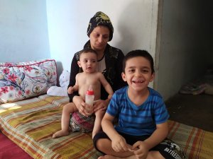 İki Çocuklu Kadın Yıkık Dökük Evde Yaşam Mücadelesi Veriyor
