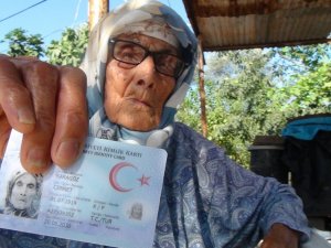 Kimlikleri Gören Gözlerine İnanamıyor, Kız Kardeşler Yıllara Meydan Okuyor