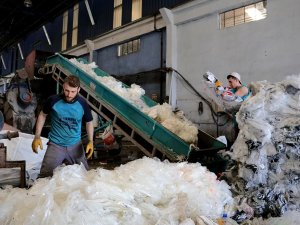 Atık Hurda Plastikler Ham Maddeye Dönüşüyor