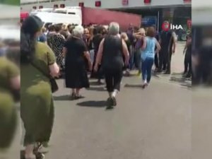 Gürcistanlı Kadın İşçiler, Sarp Sınır Kapısı’nın Açılmamasını Protesto Etti