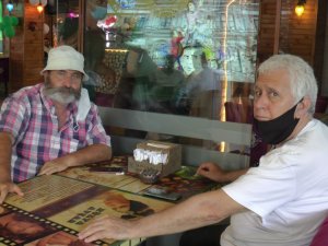 Ümraniye’de Sosyal Mesafeli Yeşilçam Konseptli Kafe Açıldı