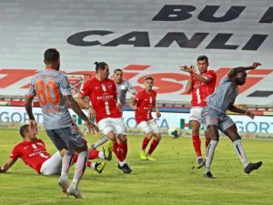 Medipol Başakşehir Deplasmanda Antalyasporu’u 2-0 Mağlup Etti