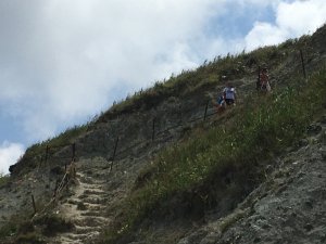 Karaburun Plajında Tehlike Saçan Merdiven