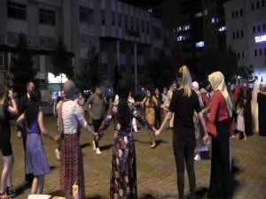 Pandemi Sürecinde Düğünlerden Siyah-beyaz Manzaralar