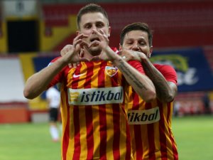 Artem Kravets Ligde 6. Golünü Attı