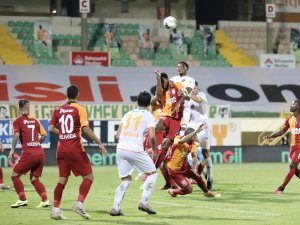 Süper Lig: Aytemiz Alanyaspor: 4 - Galatasaray: 1 (Maç Sonucu)