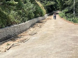 Rize'de Köy Yollarına  Parapet Duvar Önlemi