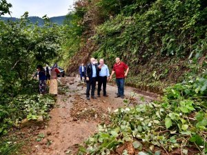 Trabzon’da Heyelan Nedeniyle Kapanan Mahalle Yolları Ulaşıma Açıldı