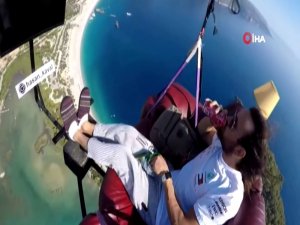 Gökyüzünde Televizyon İzleyen Paraşüt Pilotu Avustralya Basınında