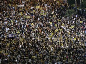 İsrail’de Binlerce Kişi Netanyahu Hükümetini Protesto Etti