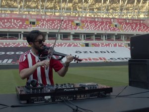 Sivas’ta Karton Taraftarlara Konser