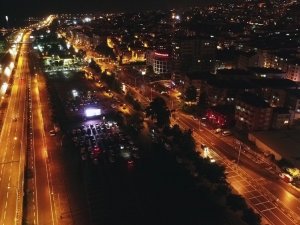 Büyükşehir’den Arabada Sinema Keyfi