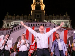 Polonya’da Cumhurbaşkanlığı Seçimlerinin Galibi Andrzej Duda Oldu