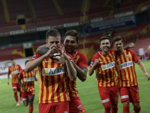 Artem Kravets 9. Golünü Attı