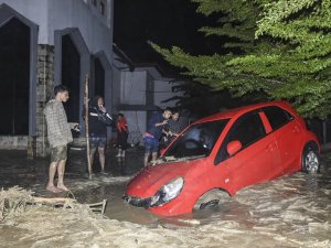 Endonezya’da Sel Felaketi: 15 Ölü, 46 Kayıp