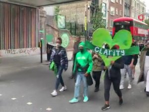 Grenfell Tower’da Hayatını Kaybedenler Anıldı