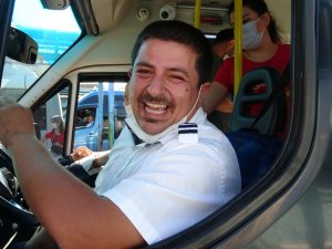 “Allah Yemeyenlere De Ceza Yemeyi Nasip Etsin” Diyerek Fenomen Olan Minibüs Şoförü Konuştu