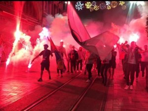 1453 Başakşehir Taraftar Grubu Şampiyonluğu Taksim’de Kutladı