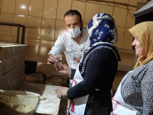 Kavurucu Sıcakta Tandır Ekmeği Mesaisi