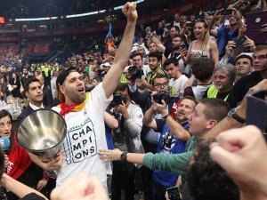 Real Madrid, 40 Yaşındaki Felipe Reyes’in Sözleşmesini Uzattı