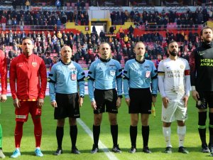 Cüneyt Çakır İkinci Kez Kayserispor - Trabzonspor Maçını Yönetecek