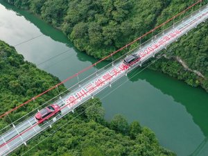 Çin’de Dünyanın En Uzun Cam Köprüsü Açıldı