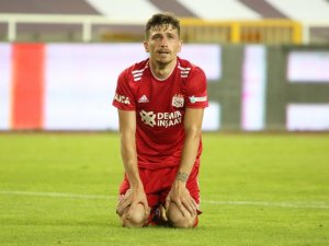 Mert Hakan Yandaş, Sivasspor’a Veda Etti !