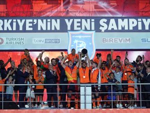 Şampiyon Başakşehir Kupasını Aldı