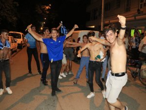 Adana Demirspor Taraftarlarından Coşkulu Final Kutlaması