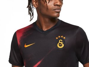 Galatasaray Yeni Sezon Formalarını Tanıtı