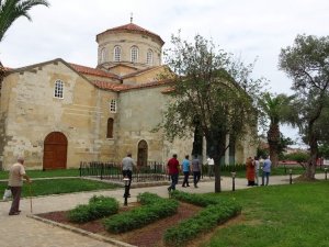 Ortahisar Ayasofya Camii Açılışın Ardından Ziyaretçilerin Akınına Uğruyor