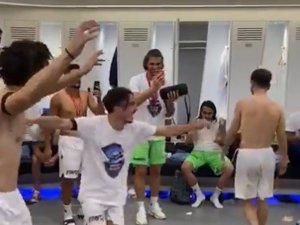Trabzonspor Soyunma Odasında Kolbastı Şov