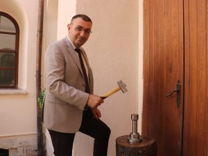 Bu Müzeye Giren Para Basıyor