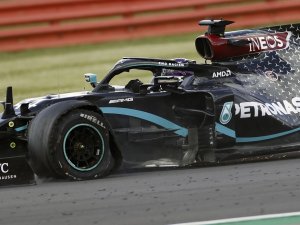 Lewis Hamilton Patlak Lastikle Kazandı