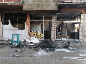 Simit Fırınında Çıkan Yangını Çektiği Görüntüde Spiker Gibi Anlattı