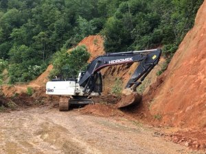 Trabzon’da Heyelanda Kapanan Yollar Ulaşıma Açılıyor