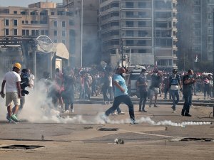 Beyrut’taki Protestolarda 142 Kişi Yaralandı