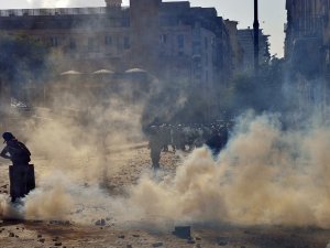 Beyrut’taki Protestolar Sırasında 1 Polis Öldü, Yaralı Sayısı 238’e Yükseldi